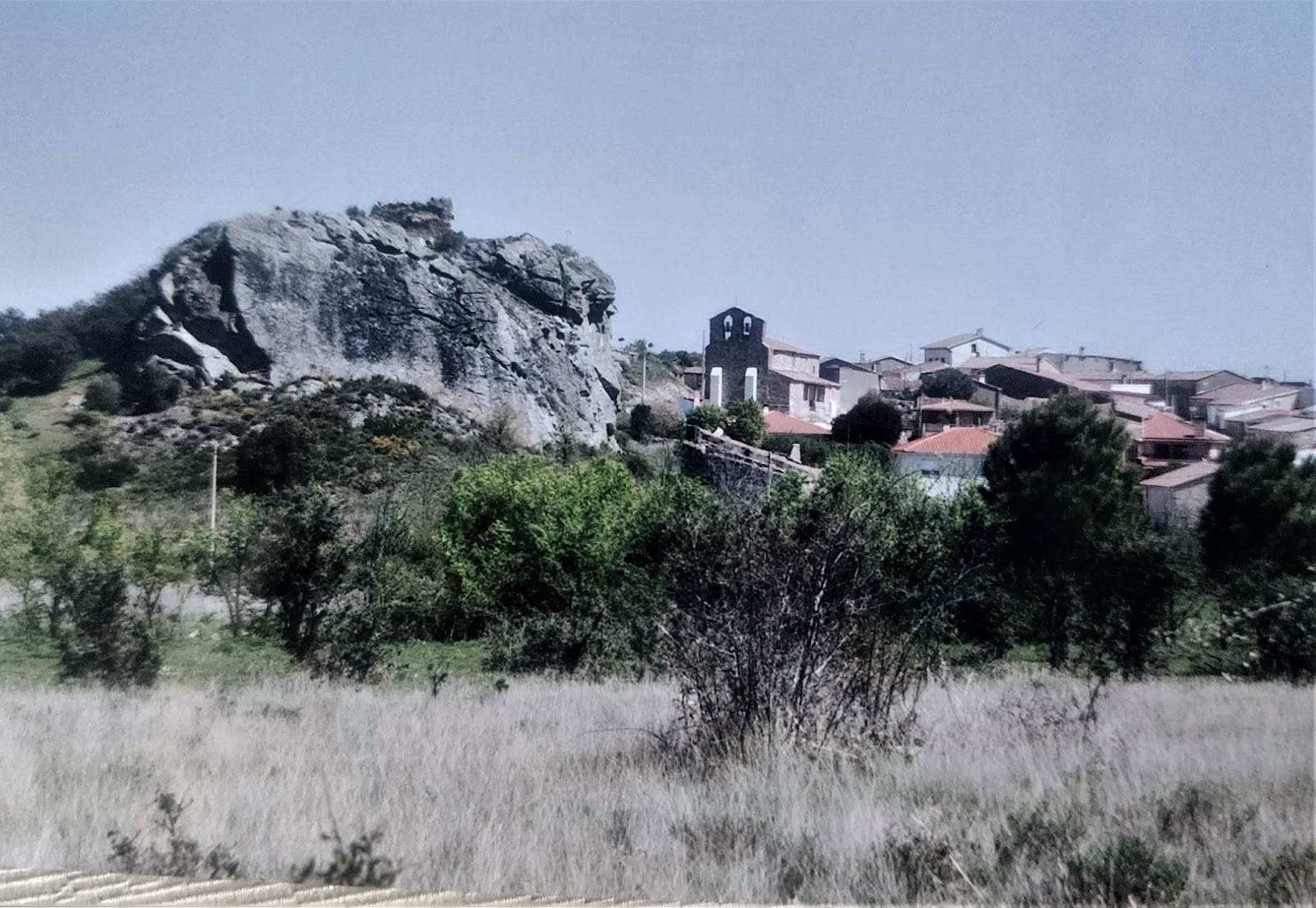 Palomares con la iglesia al fondo